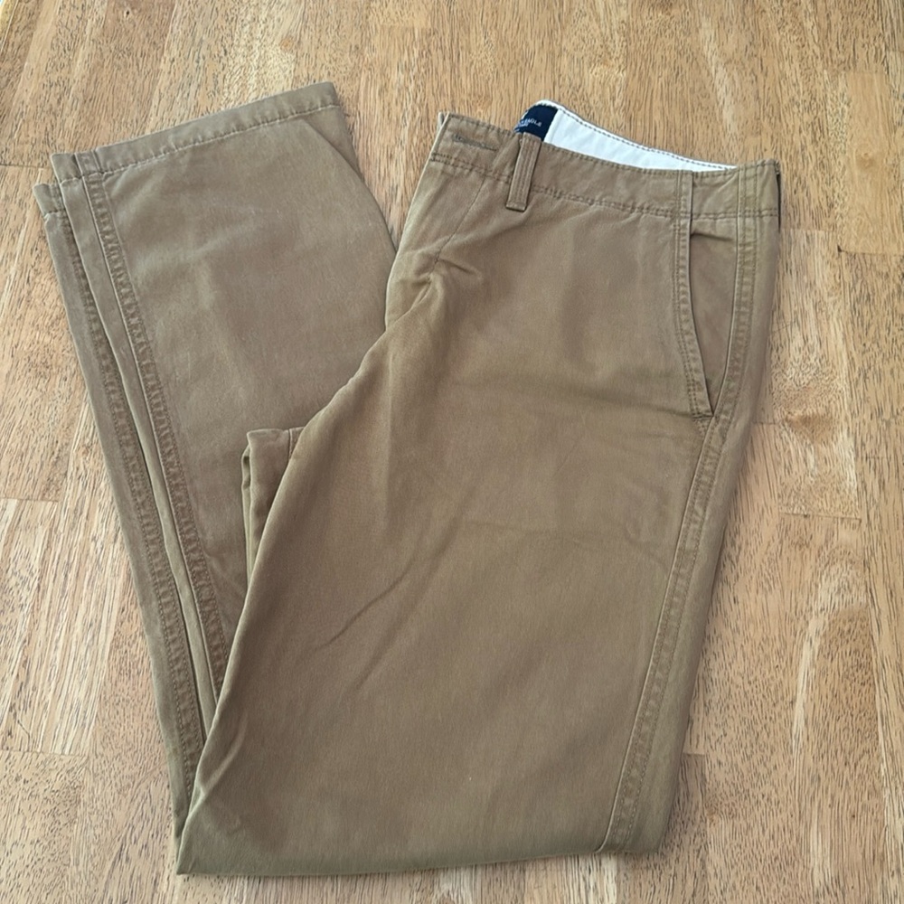 American Eagle Relax straight Khakis